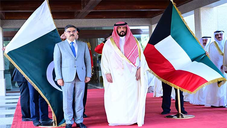 PM Kakar at Bayan Palace to meet Kuwaiti leadership