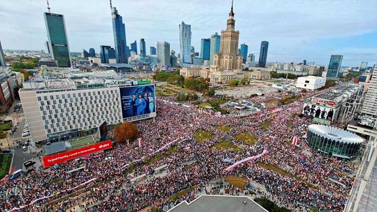 Thousands gather in Warsaw for opposition rally ahead of tight election