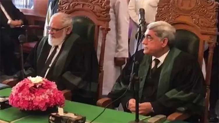 Justice Irfan Saadat Khan takes oath as Sindh High Court acting chief justice