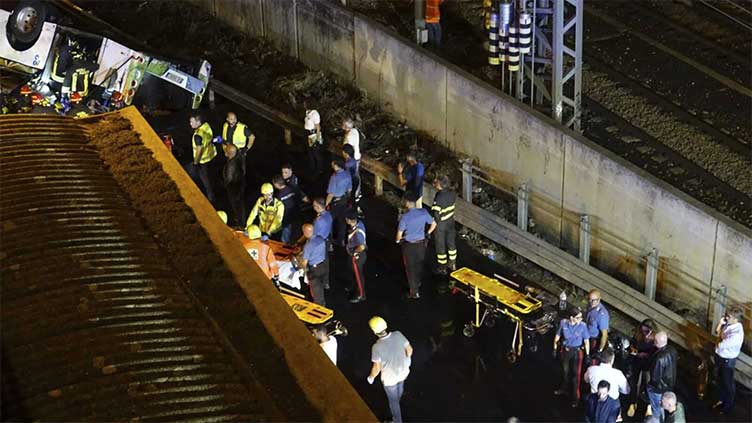 Bus crash across lagoon from Venice's historic center kills 21 people, including Ukrainian tourists