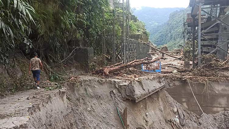 Indian flood toll up to 77 as waters recede