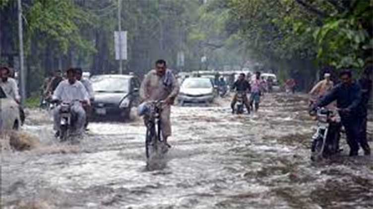 Rain turns weather pleasant in Lahore 