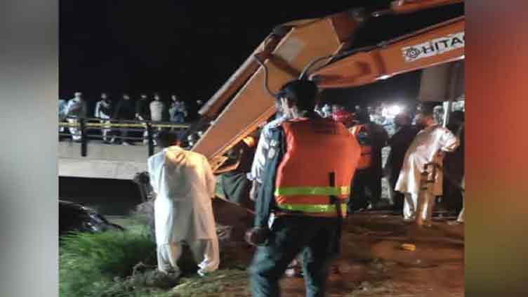 Seven including folk singer killed in Mianwali jeep crash