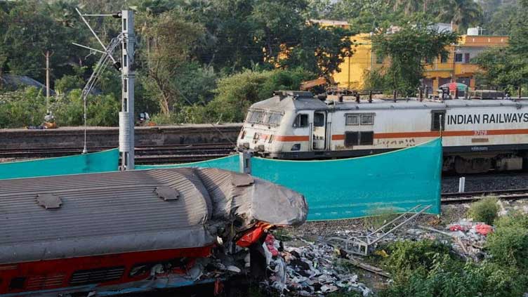 Four die after India express train derails