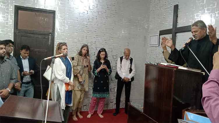 Foreign journalists visit Jaranwala churches undergoing restoration after mob attack