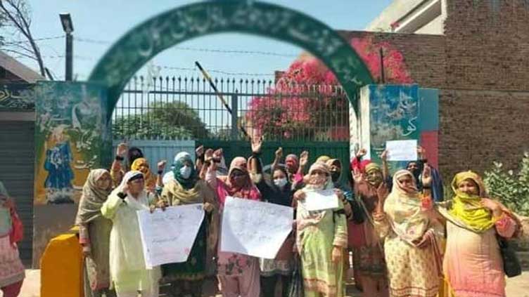 Protests against privatisation of schools, amends in service rules spread across Punjab