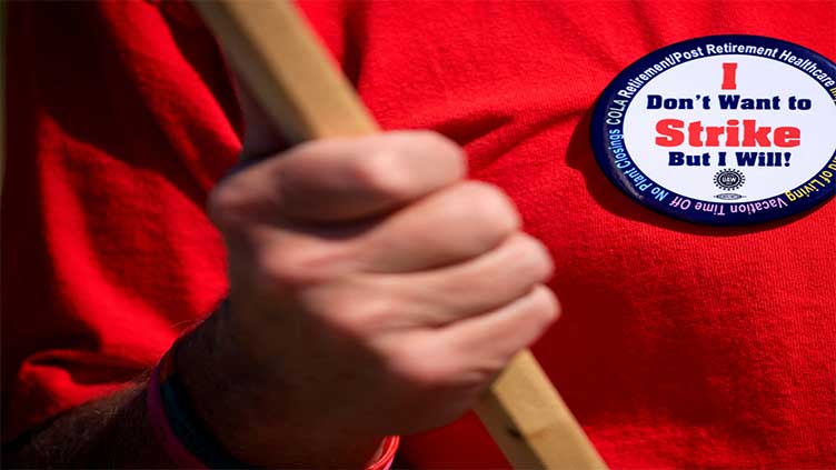 UAW says new strikes at Detroit Three will come without notice