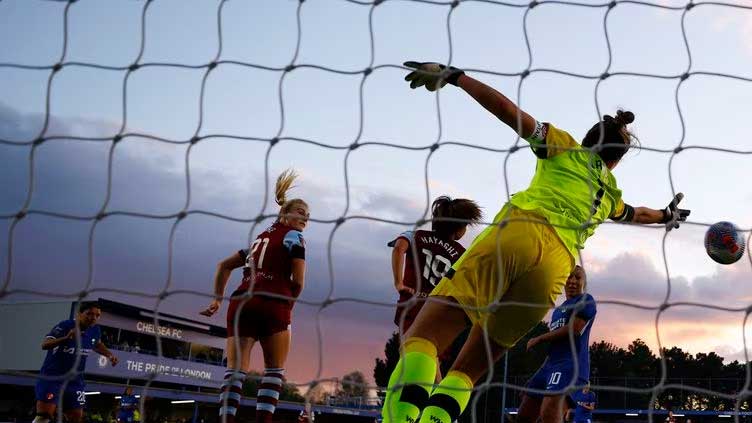 Kerr on target as Chelsea top WSL with win over West Ham