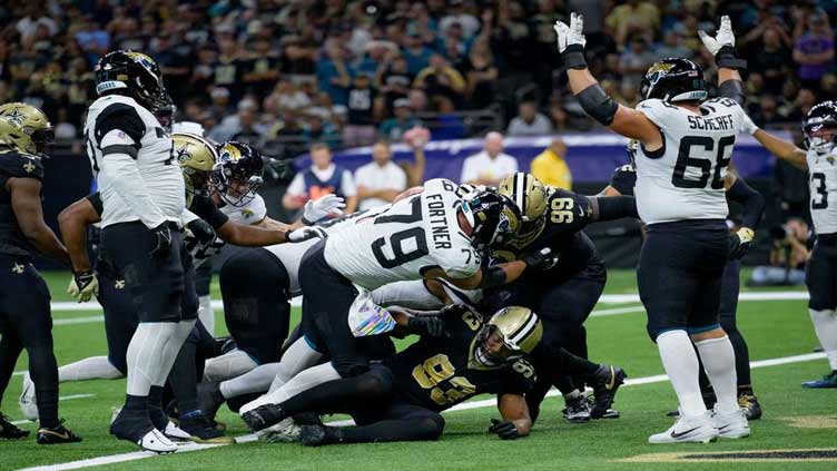 Trevor Lawrence tosses late TD as Jaguars survive Saints