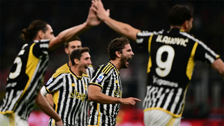 Juventus sink 10-man Milan with Locatelli strike