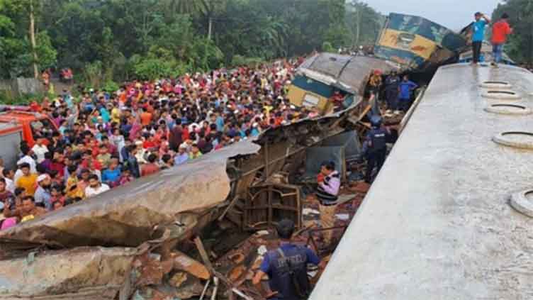 17 dead, over 100 wounded in Bangladesh train crash
