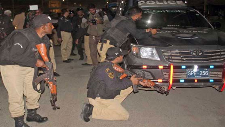 One robber killed, 7 held in exchange of fire with police in Karachi areas  