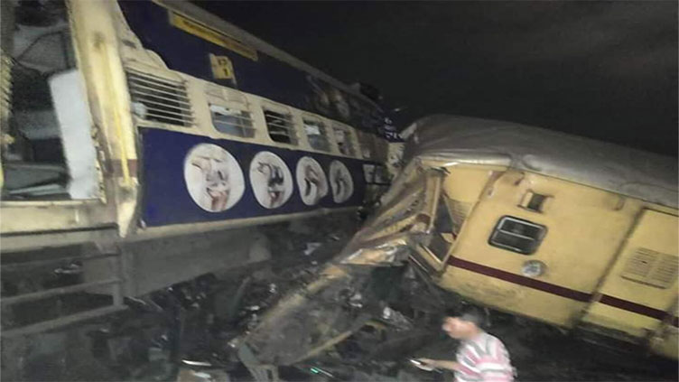 10 dead, 25 injured in India train collision