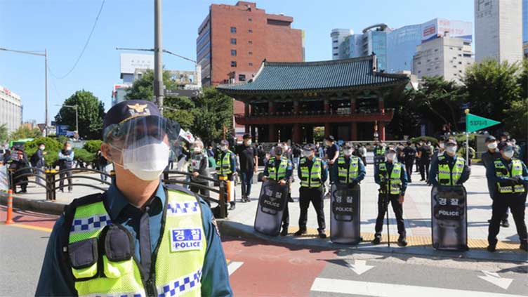 Man detained after 2 police officers stabbed outside South Korea presidential compound - Yonhap