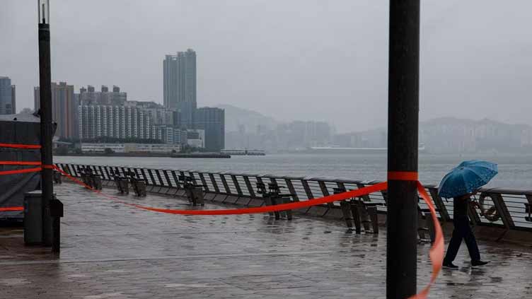 Flights scrappedn businesses shut as super typhoon Saola nears Hong Kong, Guangdong