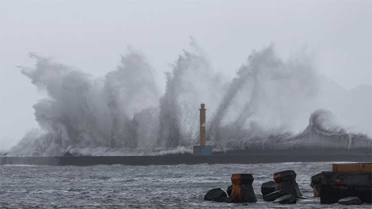 Typhoon Haikui makes landfall in Taiwan