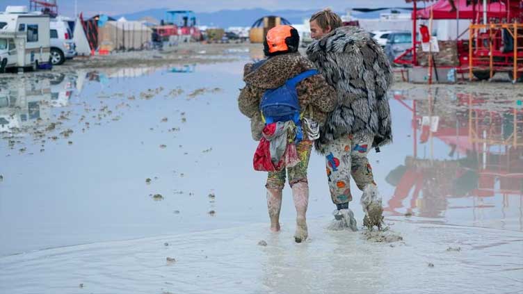 One death reported at Burning Man, thousands stranded in mud