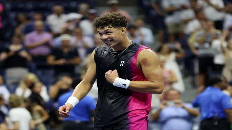 Big-hitting Shelton blasts way past Tiafoe into US Open semis