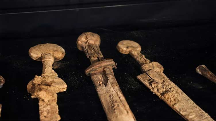 Roman-era swords, likely Jewish rebel booty, found in Israel