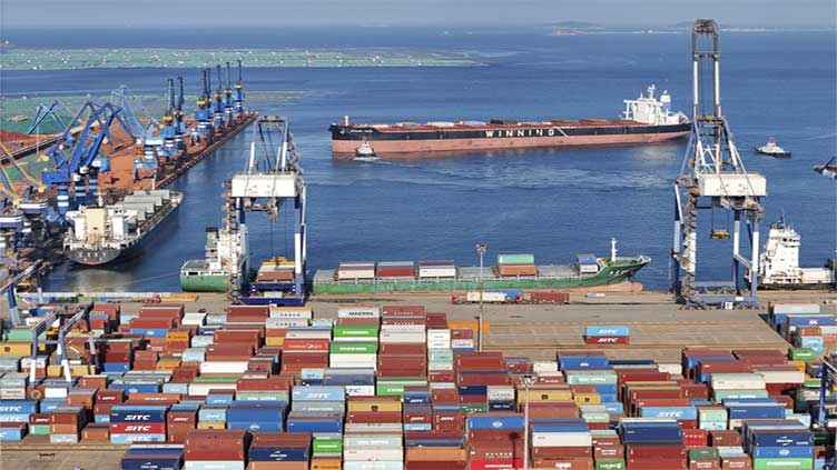 China's exports and imports fall in August 