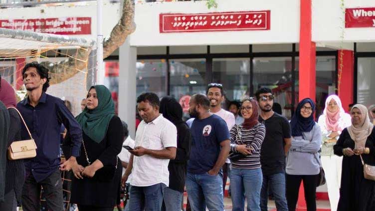 Second round likely in Maldives presidential race; challenger leads