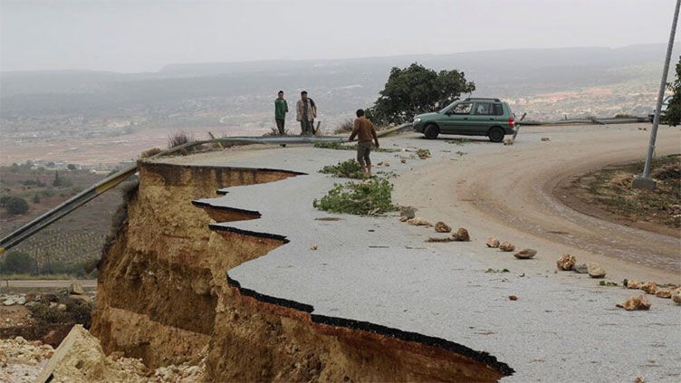 Eastern Libya authorities say 2,000 dead in flood, thousands missing