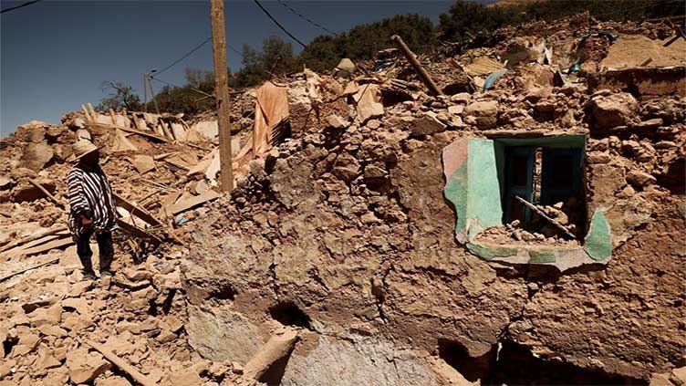 Morocco earthquake death toll passes 2,800, survivors camp outdoors
