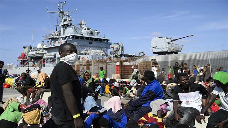 Thousands of migrants and refugees land on Italian island of Lampedusa this week