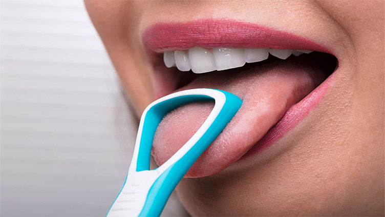 Tongue scrapers are a great way to clean the mouth, dentists say