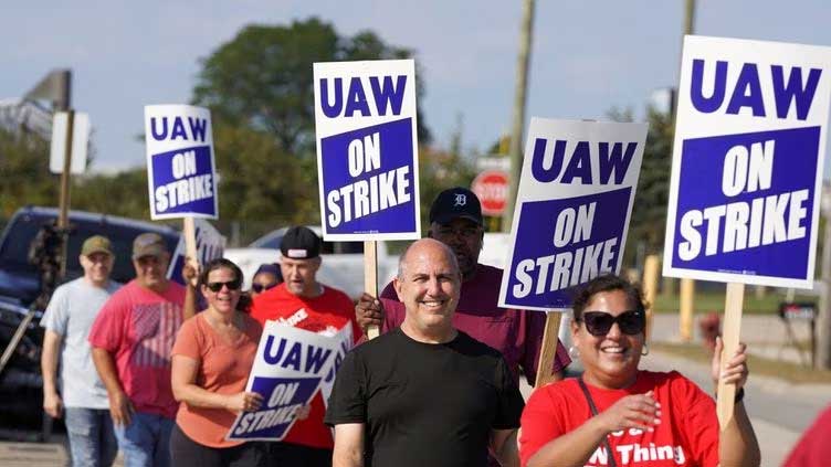 GM, Stellantis dealers and customers face dwindling parts as UAW strike expands