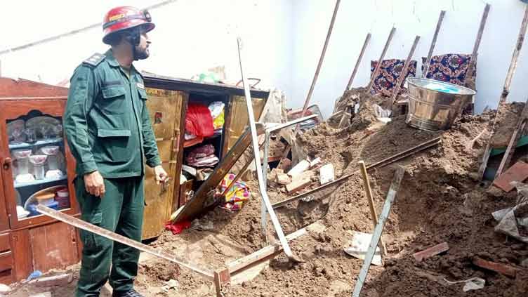 Three women among five injured in Kasur roof collapse 