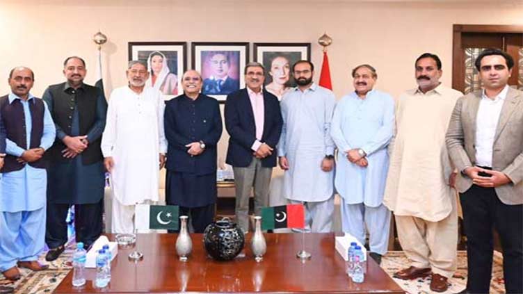 'Important' political figures join PPP after meeting Zardari