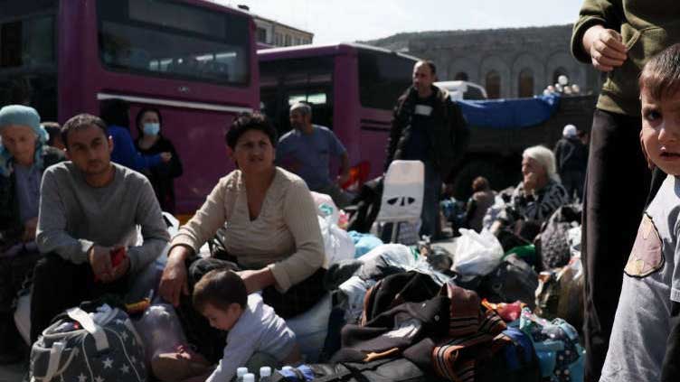 More than 100,000 refugees arrive in Armenia as exodus swells