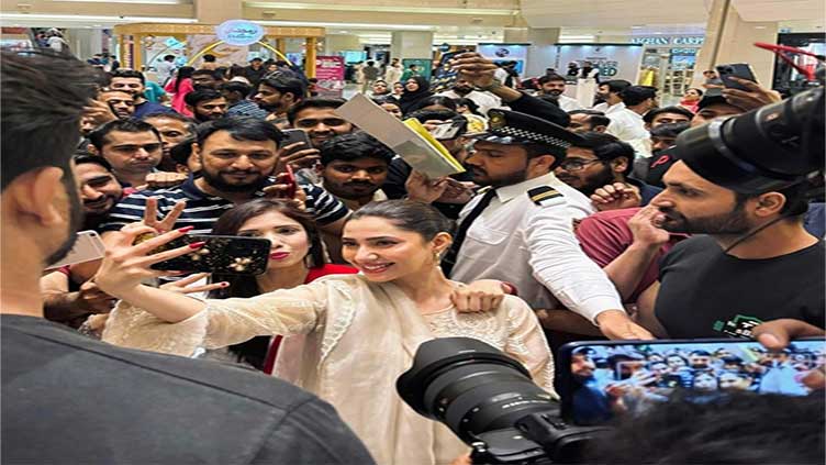 Mahira Khan makes nice with fans at brand launch ceremony