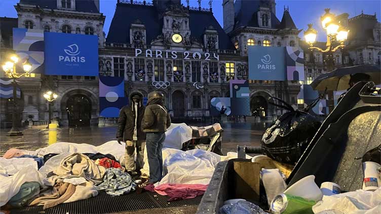 Police remove migrants from central Paris square ahead of the Olympics