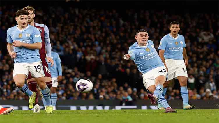 Foden hat-trick keeps Man City in thick of title race