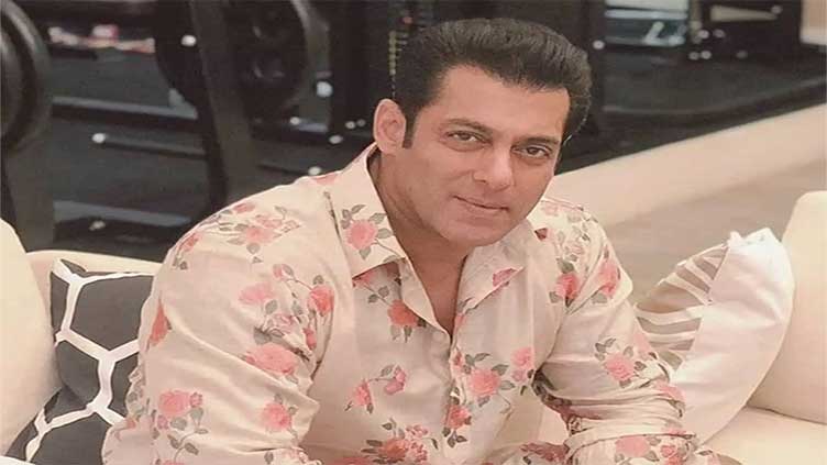 Salman Khan pauses speech for Azaan