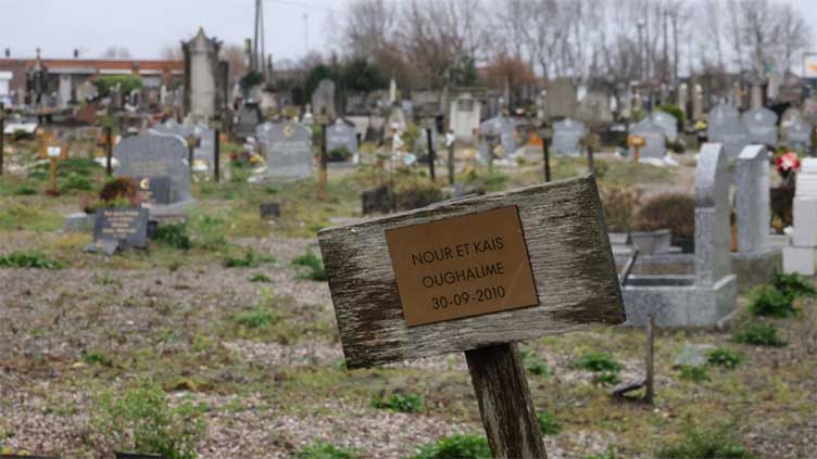 France migrant graves recount tragic Channel crossings