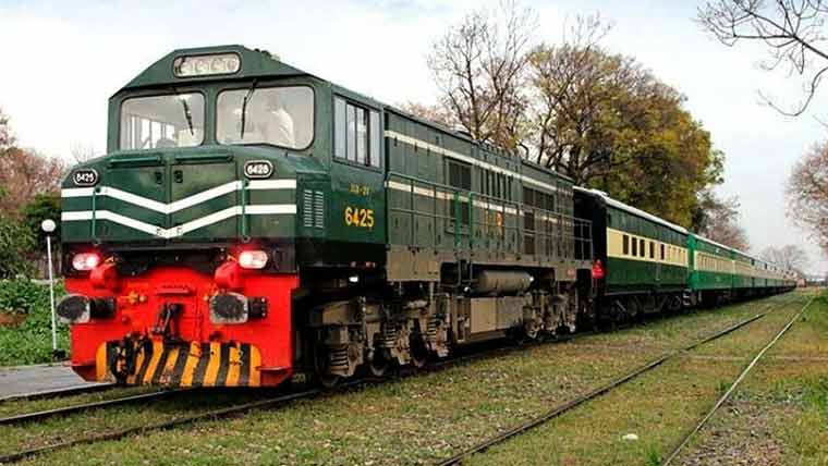 پاکستان ریلویز نے مسافر ٹرینوں کے کرایوں میں کمی کر دی