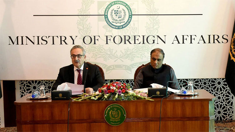 Foreign Secretary briefs diplomats on situation in IIOJK