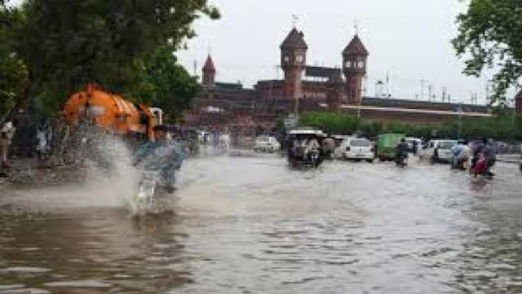 PMD predicts heavy rain in most parts of country on weekend