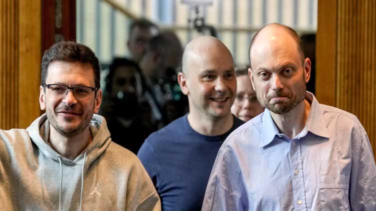 Dissidents freed in prisoner swap vow to keep up fight against Putin, recount details of release