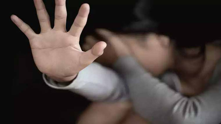 Lahore: Online taxi driver rapes woman in front of her friend