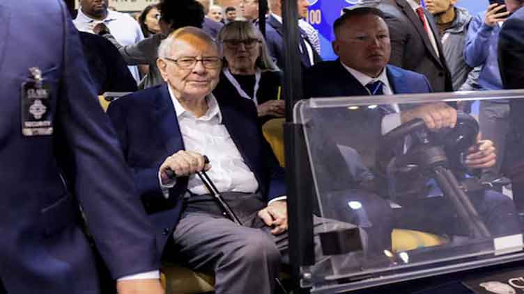 Berkshire's cash hits 277 billion dollars as Buffett pulls back from stocks; operating profit sets record