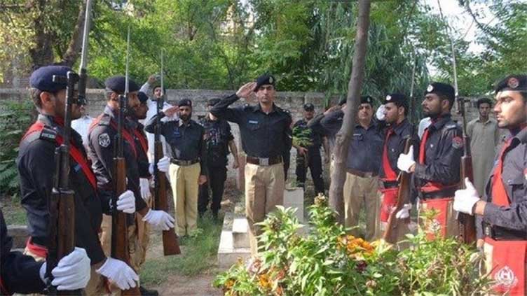 KP governor pays rich tributes to police on Martyrs Day