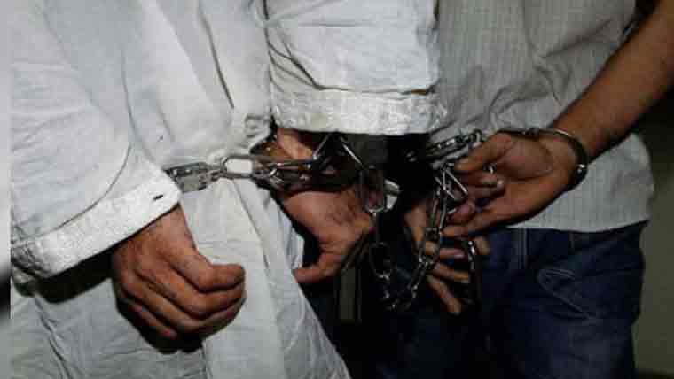کراچی : رینجرز اور پولیس کی مشترکہ کارروائی میں2ڈاکو گرفتار
