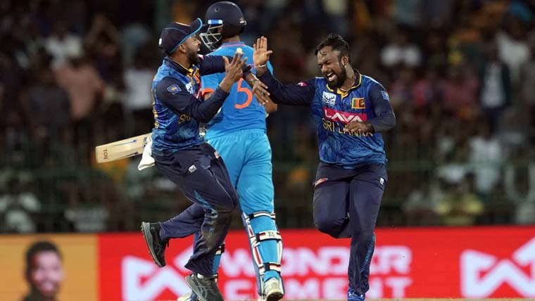 دوسرا ون ڈے: سری لنکا نے بھارت کو 32 رنز سے شکست دیدی