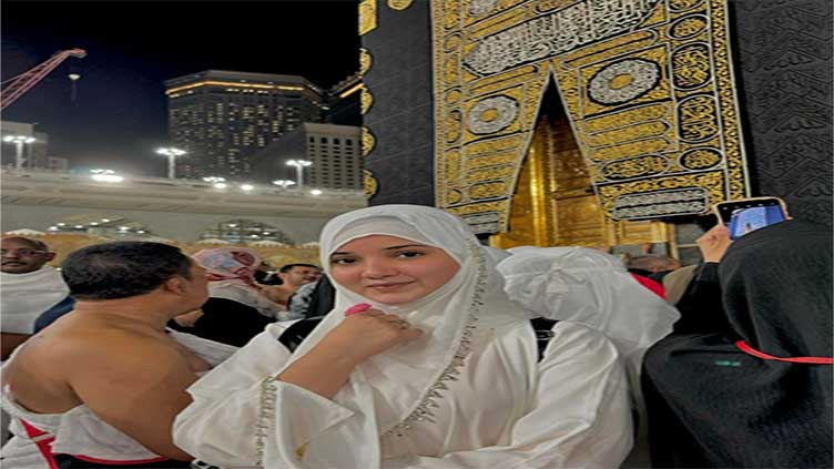 Rabeeca Khan embarks on Umrah sojourn