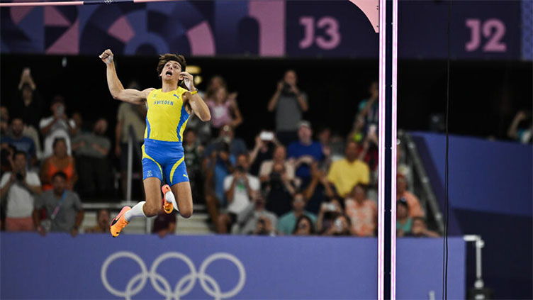 Record-breaker Duplantis soars to Olympic pole vault gold, Hodgkinson wins 800m