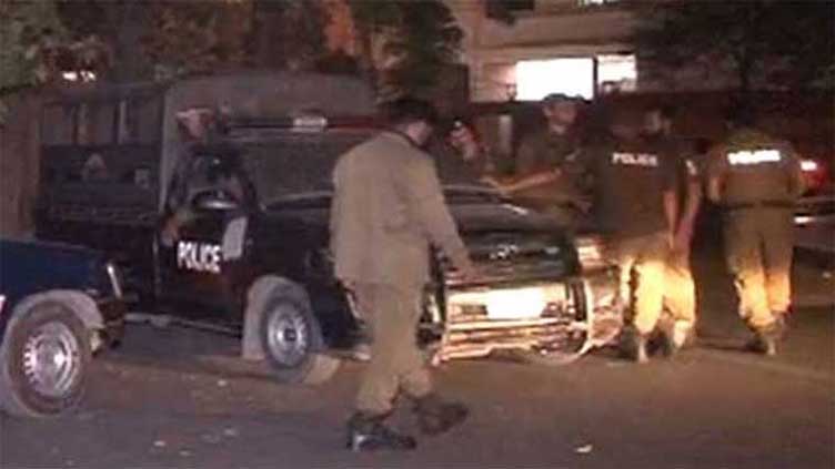 ASI killed as robbers open fire on police during raid in Lahore